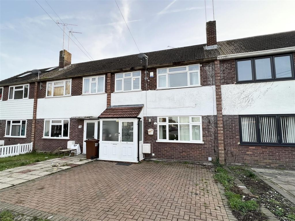 3 bed semidetached house for sale in Queenswood Avenue, Hutton
