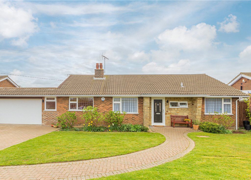 3 bed bungalow for sale in Dovehouse Lane, Kensworth, Dunstable