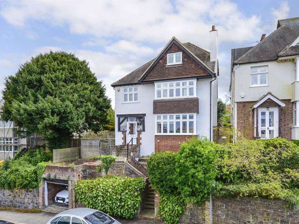 5 bed detached house for sale in Mountside, Guildford GU2, £1,350,000