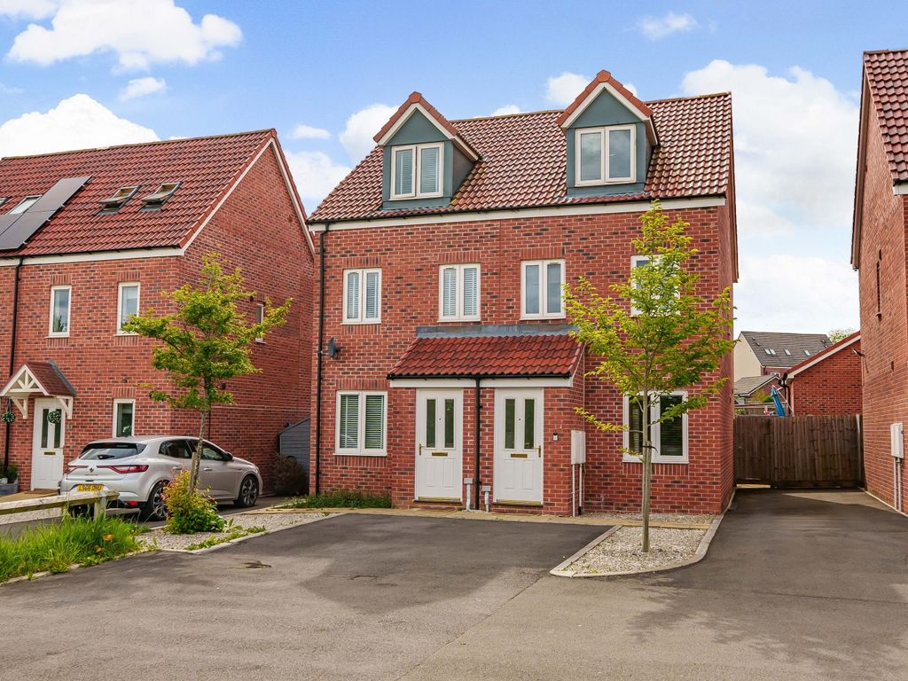 3 bed semidetached house for sale in Bushton Close, Coate, Swindon SN3
