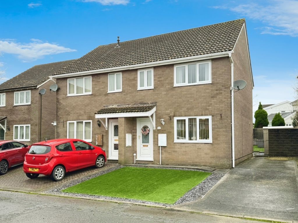 3 bed semidetached house for sale in Heol Gwenallt, Gorseinon, Swansea