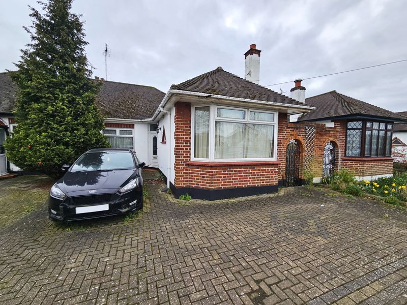 3 bed bungalow for sale in Prince Avenue, WestcliffOnSea SS0, £