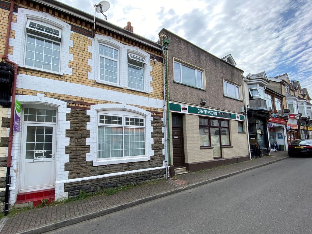 2 bed flat to rent in Windsor Road, Pontypool NP4 Zoopla