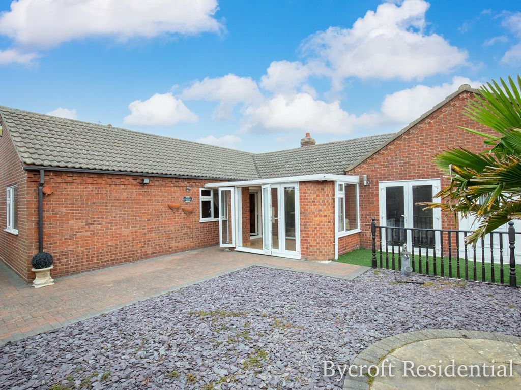 5 bed detached bungalow for sale in Fakes Road, Hemsby, Great Yarmouth