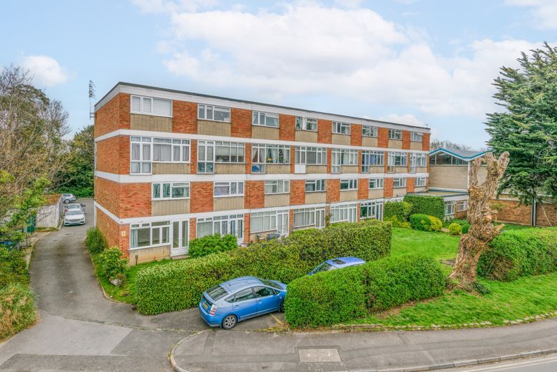 2 bed flat to rent in Manor Road, WaltonOnThames KT12 Zoopla