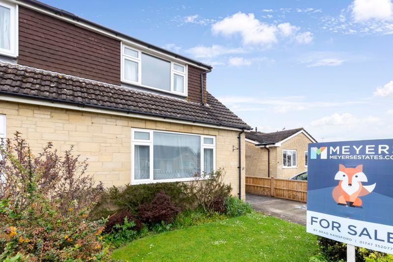 3 bed semidetached bungalow for sale in Sylvan Way, Gillingham SP8