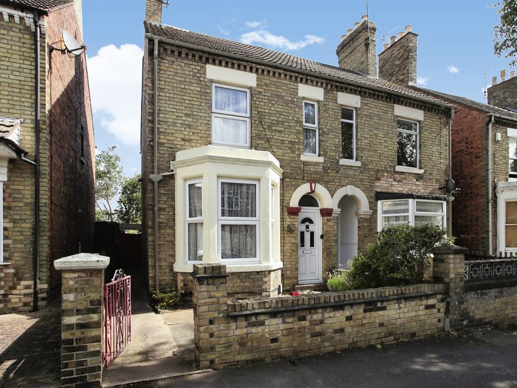 3 bed semidetached house for sale in Huntly Grove, Peterborough PE1