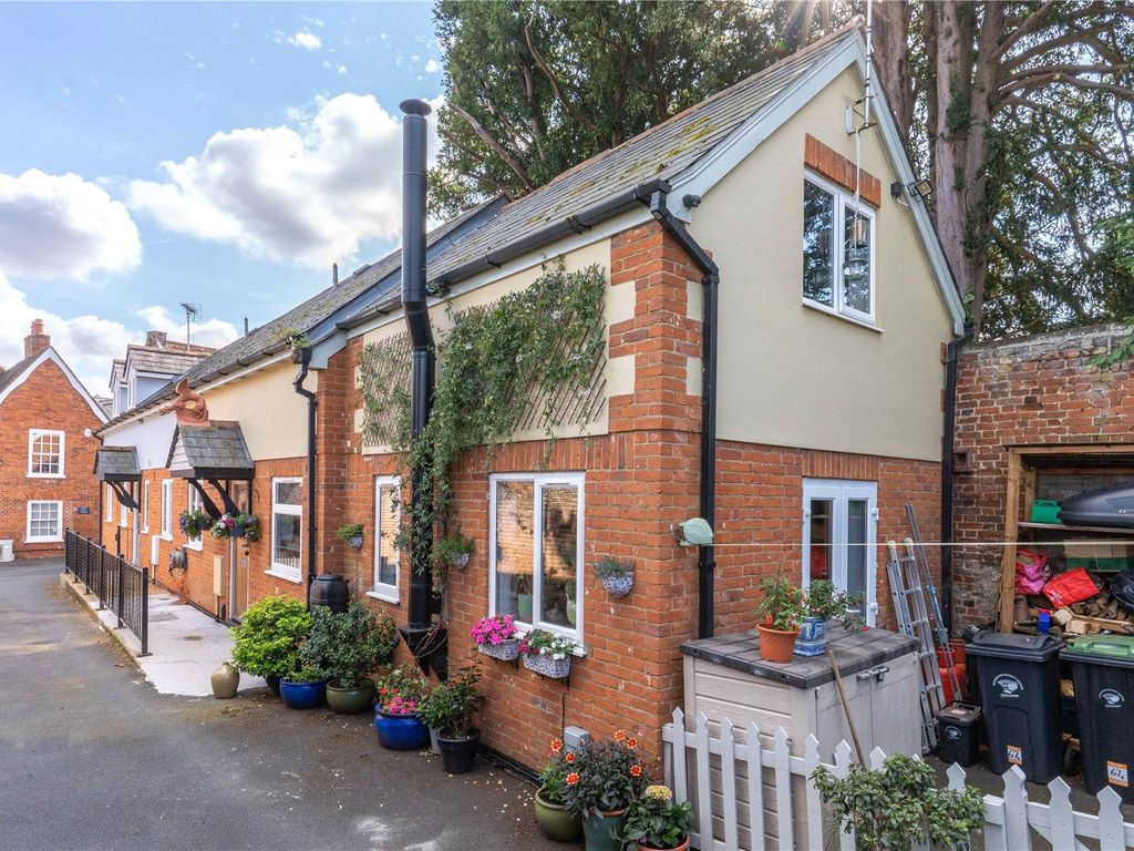 2 bed semidetached house for sale in High Street, Saffron Walden