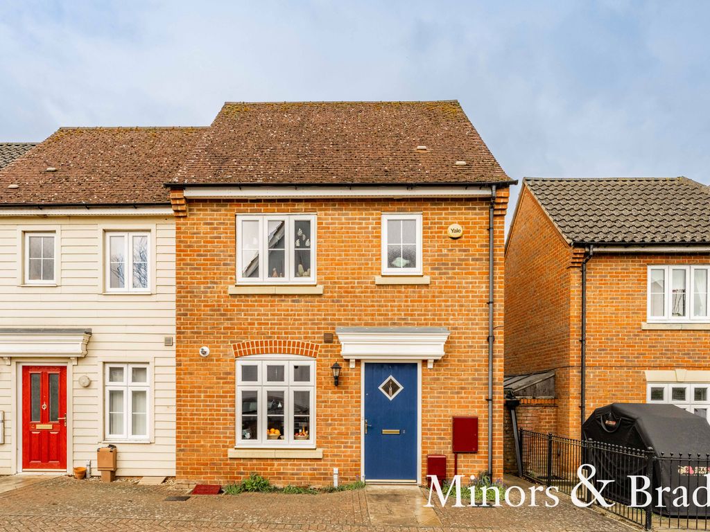 3 bed semidetached house for sale in Canberra Road, Carbrooke