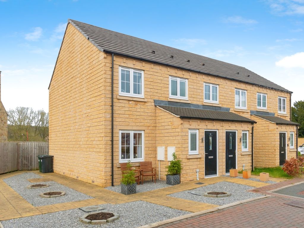 2 bed end terrace house for sale in River Way, Bradford BD10, £245,000