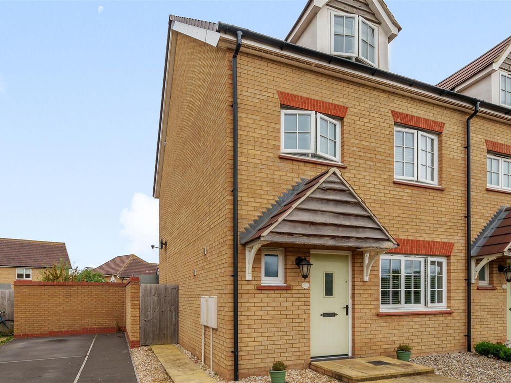 4 bed end terrace house for sale in Rossiter Close, Bathpool, Taunton
