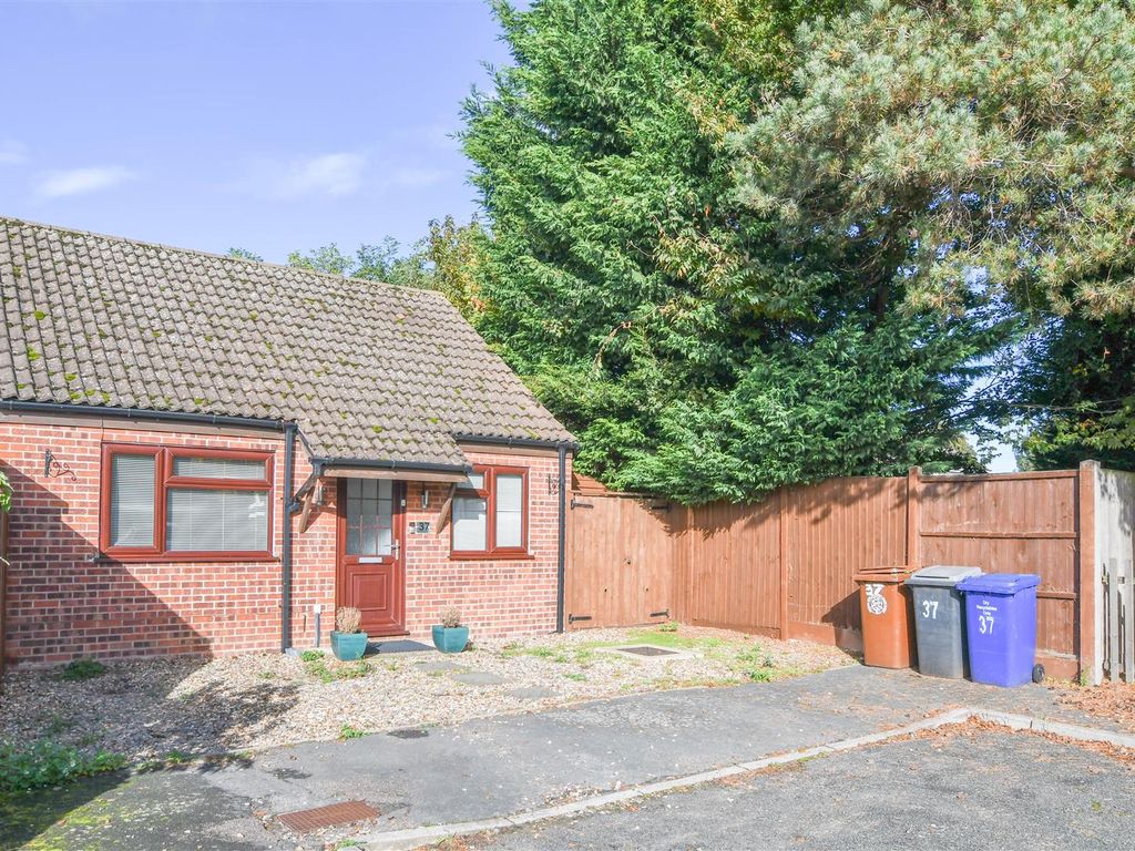 2 bed detached bungalow for sale in Laburnum Close, Red Lodge, Bury St