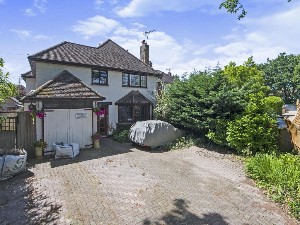 5 bed detached house for sale in Byfleet Road, Addlestone KT15 Zoopla