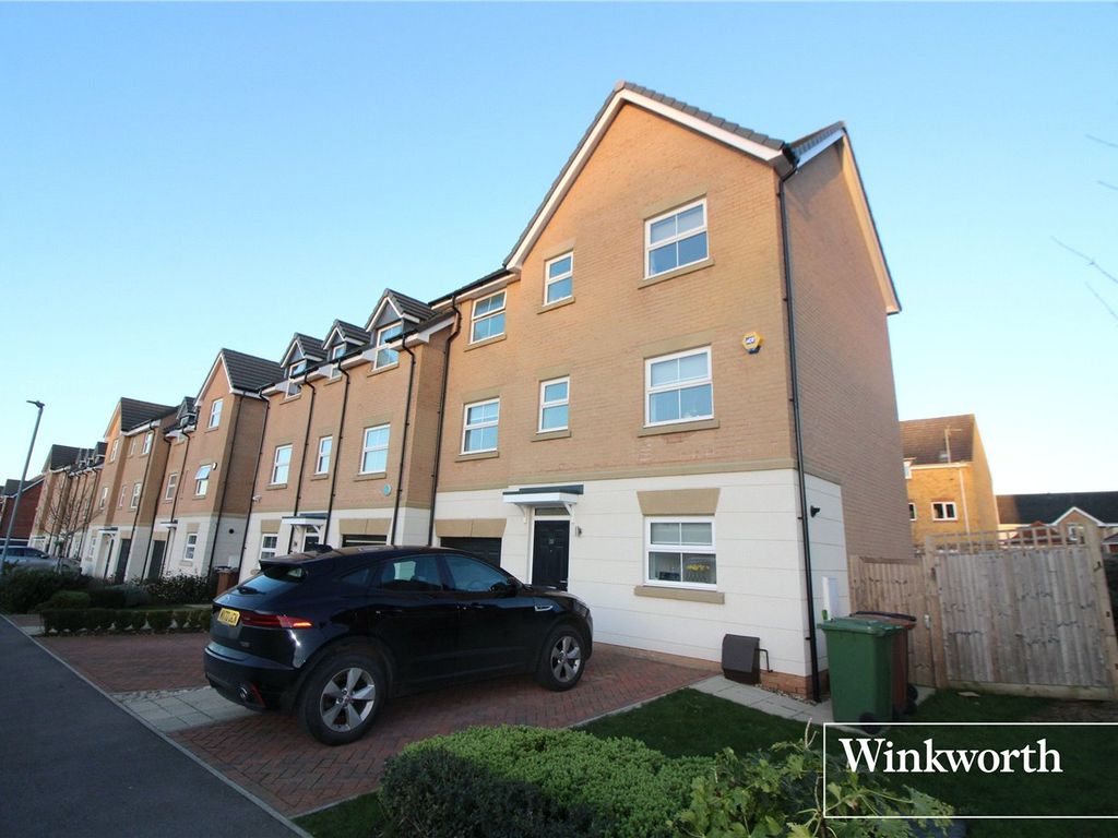 4 bed end terrace house for sale in Kipling Way, Borehamwood