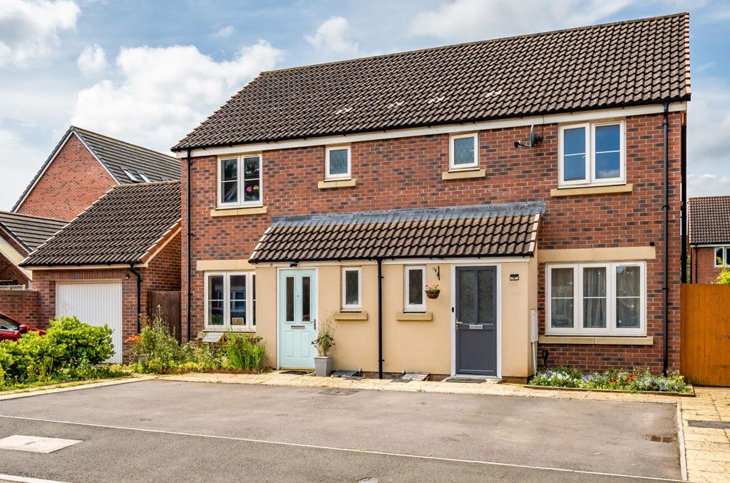 3 bed semidetached house for sale in Polesdon Avenue, Coate, Swindon