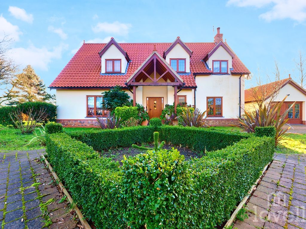 5 bed detached house for sale in Ferry Road, Goxhill, North