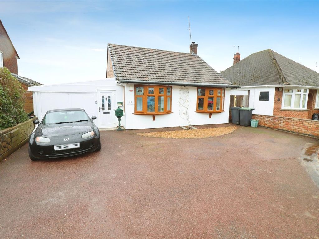 3 bed detached bungalow for sale in Grafton Road, Rushden NN10, £