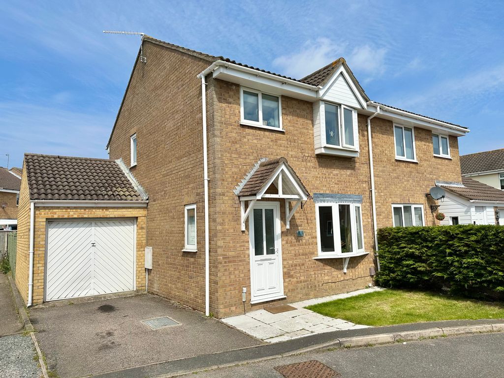3 bed semidetached house for sale in Malin Court, CaisterOnSea