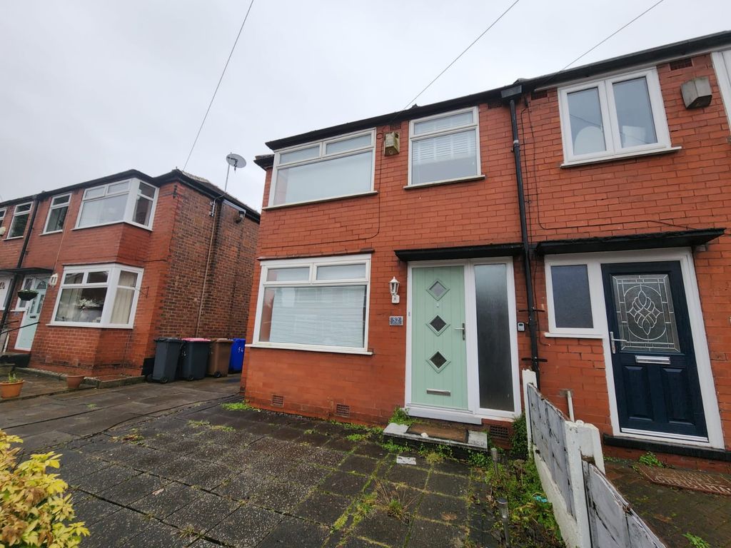 3 bed semidetached house to rent in Trevor Road, Manchester M30 Zoopla
