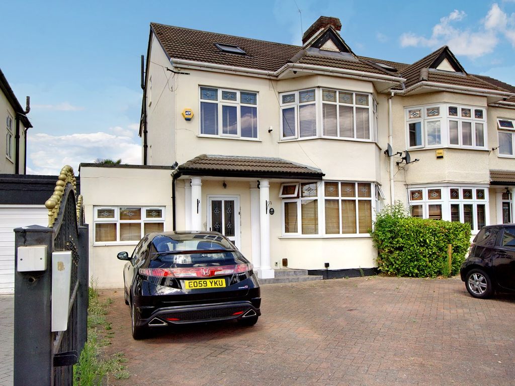 4 bed semidetached house for sale in Clayhall Avenue, Ilford IG5 Zoopla