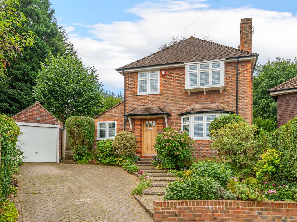 4 bed detached house for sale in Horsell, Surrey GU21, £900,000 Zoopla