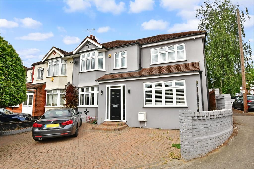 4 bed semidetached house for sale in Loughton Way, Buckhurst Hill