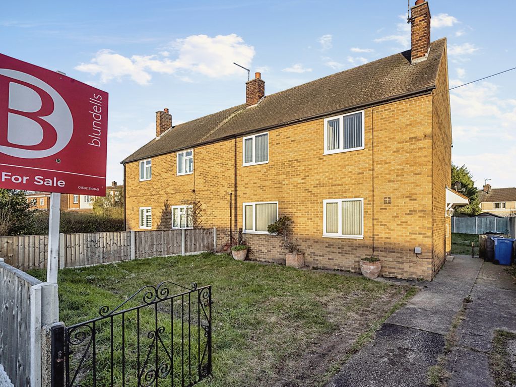 3 bed semidetached house for sale in Ingram Road, Dunscroft, Doncaster