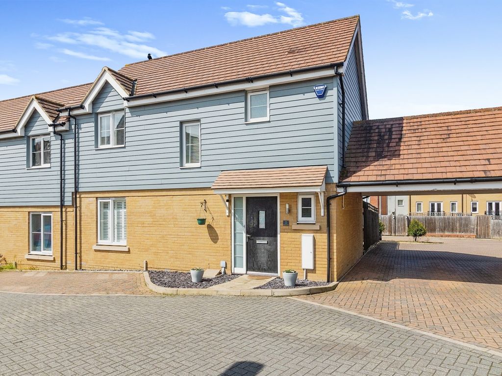 3 bed semidetached house for sale in Hill Pastures, Redhouse Park