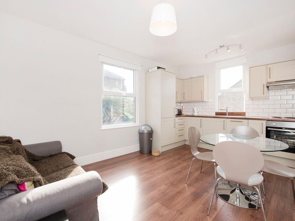3 bed flat to rent in Station Road, Hanwell W7, £1,850 pcm Zoopla