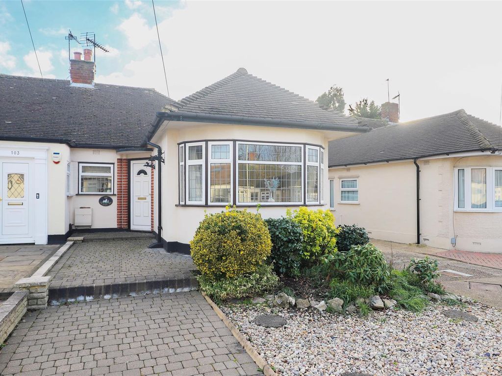 3 bed semidetached bungalow for sale in Pavilion Way, Ruislip HA4, £
