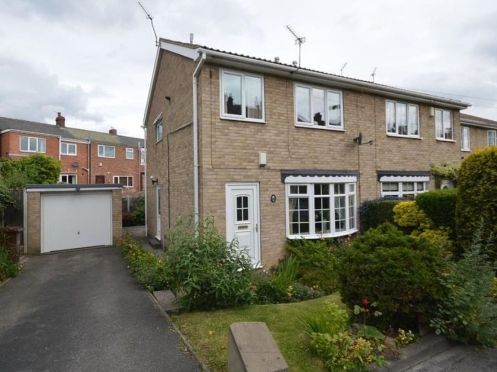 3 bed end terrace house for sale in Knoll Close, Ossett WF5, £230,000