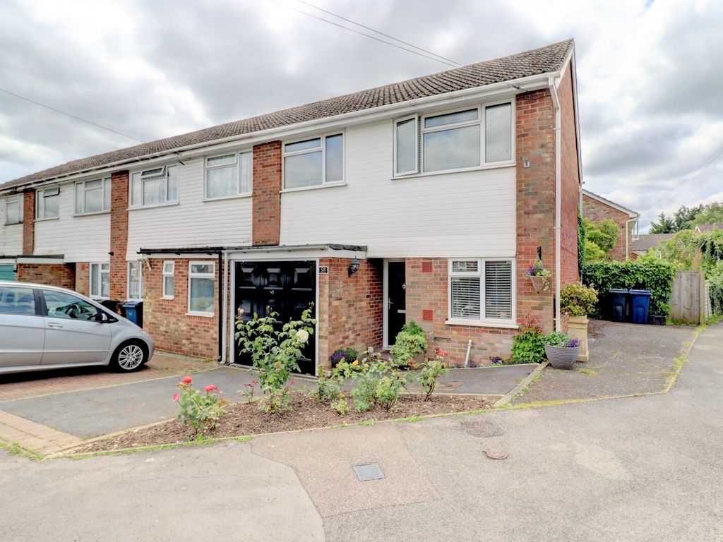 3 bed end terrace house for sale in Clare Road, Prestwood, Great