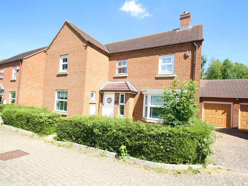 4 bed detached house for sale in Whalley Drive, Bletchley, Milton