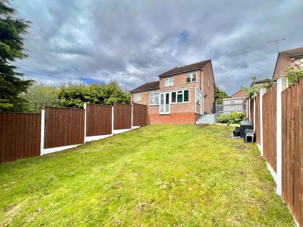 3 bed semidetached house for sale in Poplar Grove, Lundwood, Barnsley