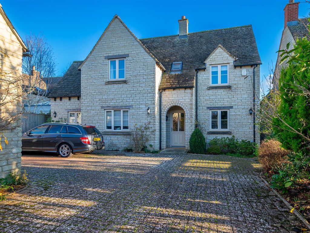 4 bed detached house for sale in Iris Lane, Stonesfield, Witney OX29, £