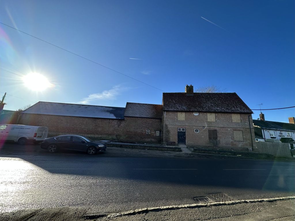 6 bed detached house for sale in Hillesden Road, Gawcott, Buckingham