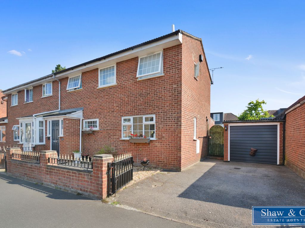3 bed semidetached house to rent in Old Park Mews, Heston, Hounslow