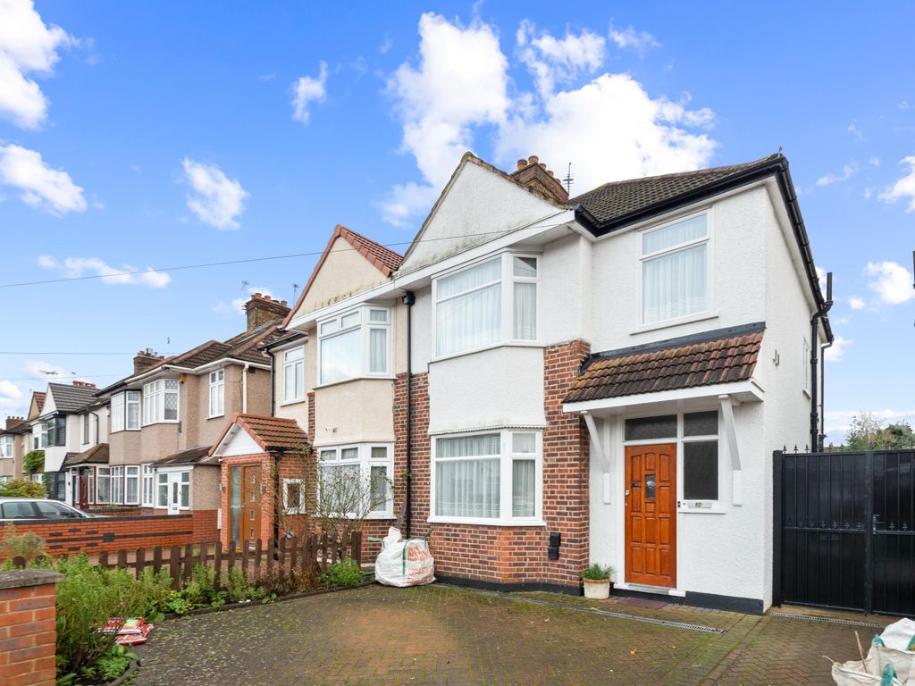 3 bed semidetached house for sale in Hogarth Gardens, Heston, Hounslow