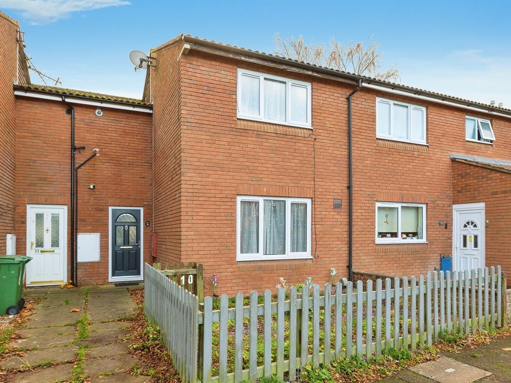 2 bed terraced house for sale in Humber Drive, Aylesbury HP21, £260,000