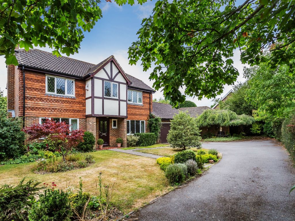 4 bed detached house for sale in Lincolns Mead, Lingfield, Surrey RH7