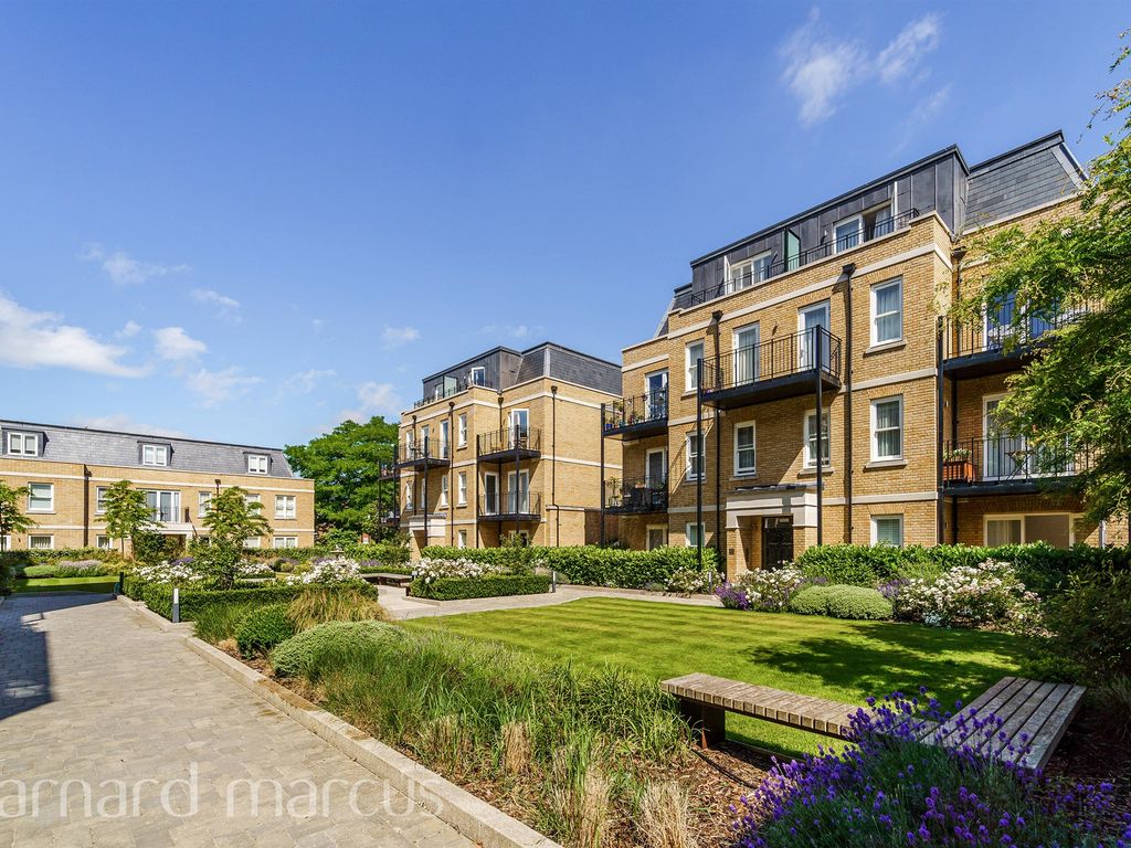 2 bed flat for sale in Chambers Park Hill, London SW20, £180,000 Zoopla