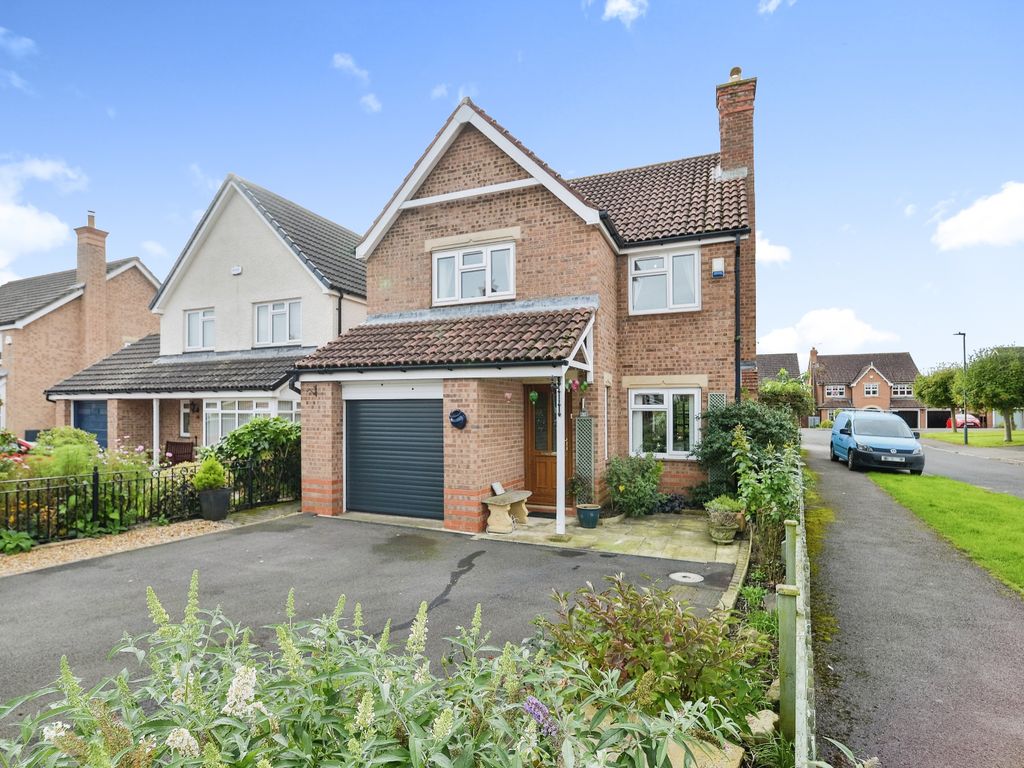 3 Bed Detached House For Sale In Thistle Close Northallerton North Yorkshire Dl7 £325 000