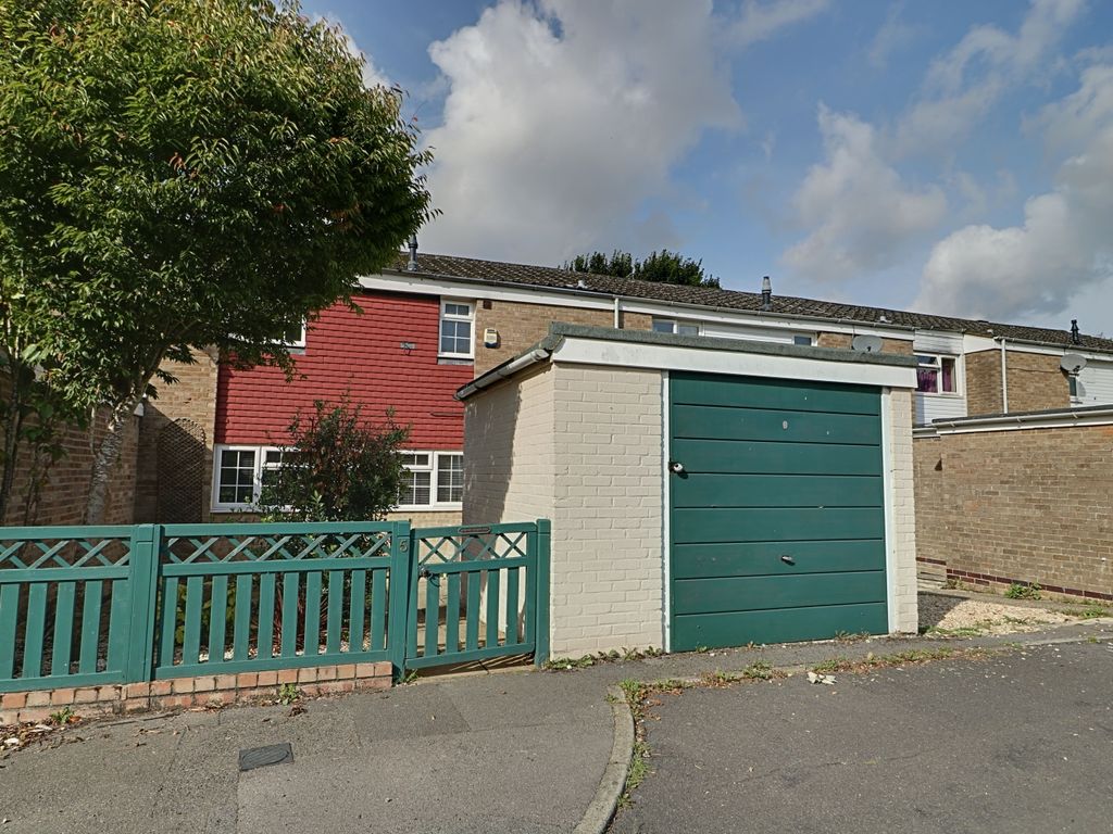 3 bed terraced house for sale in Pennine Way, Basingstoke, Hampshire