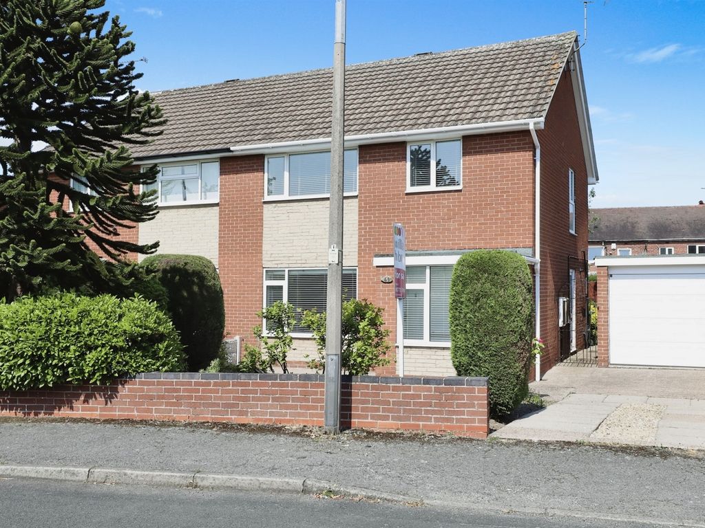 3 bed semidetached house for sale in West Park Place, Retford DN22