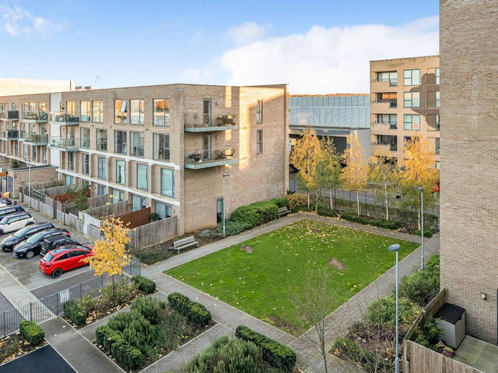 2 bed flat for sale in Furrow House, Chingford, London E4, £475,000