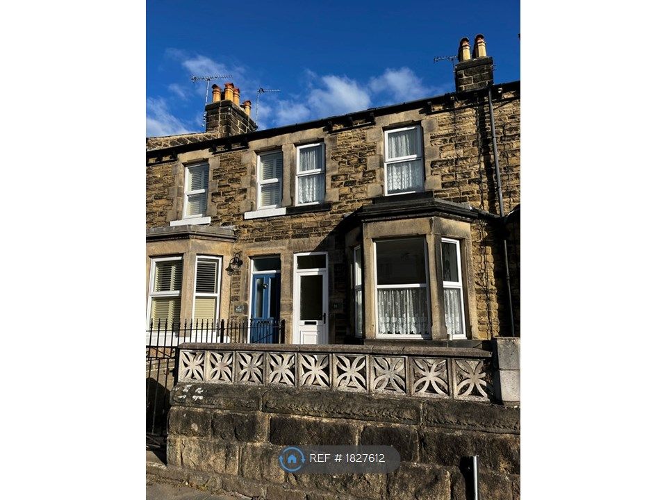 2 bed terraced house to rent in Mayfield Grove, Harrogate HG1, £950 pcm