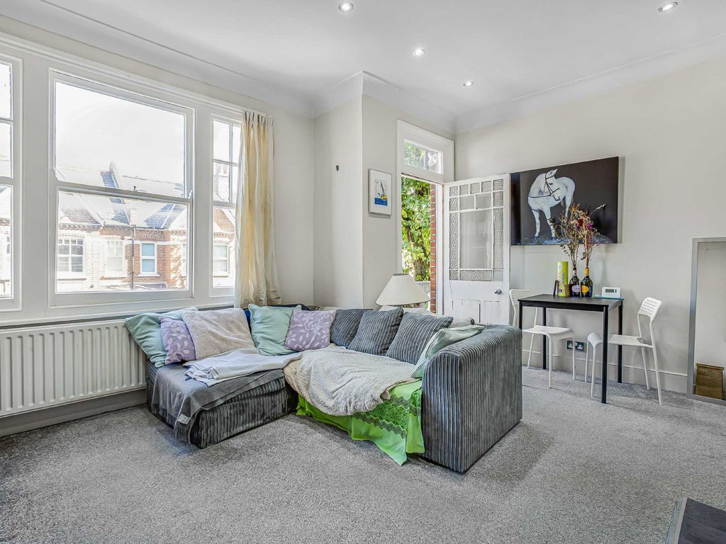 2 bed flat to rent in Dinsmore Road, London SW12, £2,200 pcm Zoopla