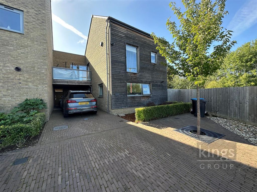4 bed linkdetached house for sale in Spring Street, Newhall, Harlow