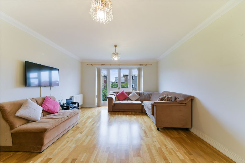 2 bed flat to rent in South Park Road, London SW19 Zoopla