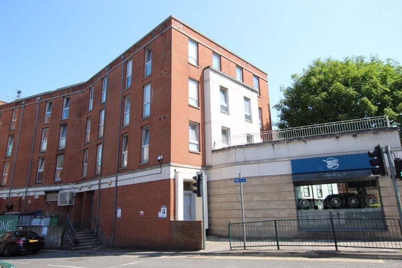 2 bed flat for sale in The Oaks Square, Epsom KT19 Zoopla